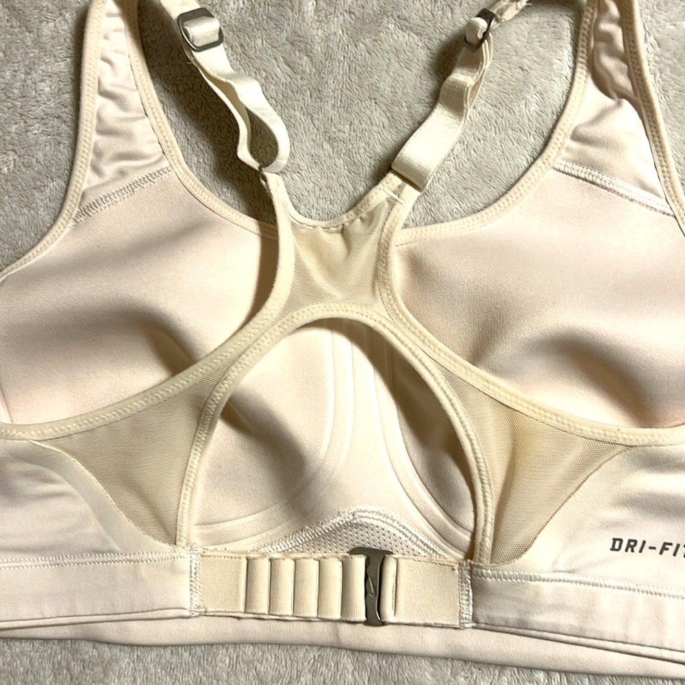 NIKE. DRI-FIT. white Woman Sport Bra. Size L, runs like M. Tags are removed. - Picture 4 of 6